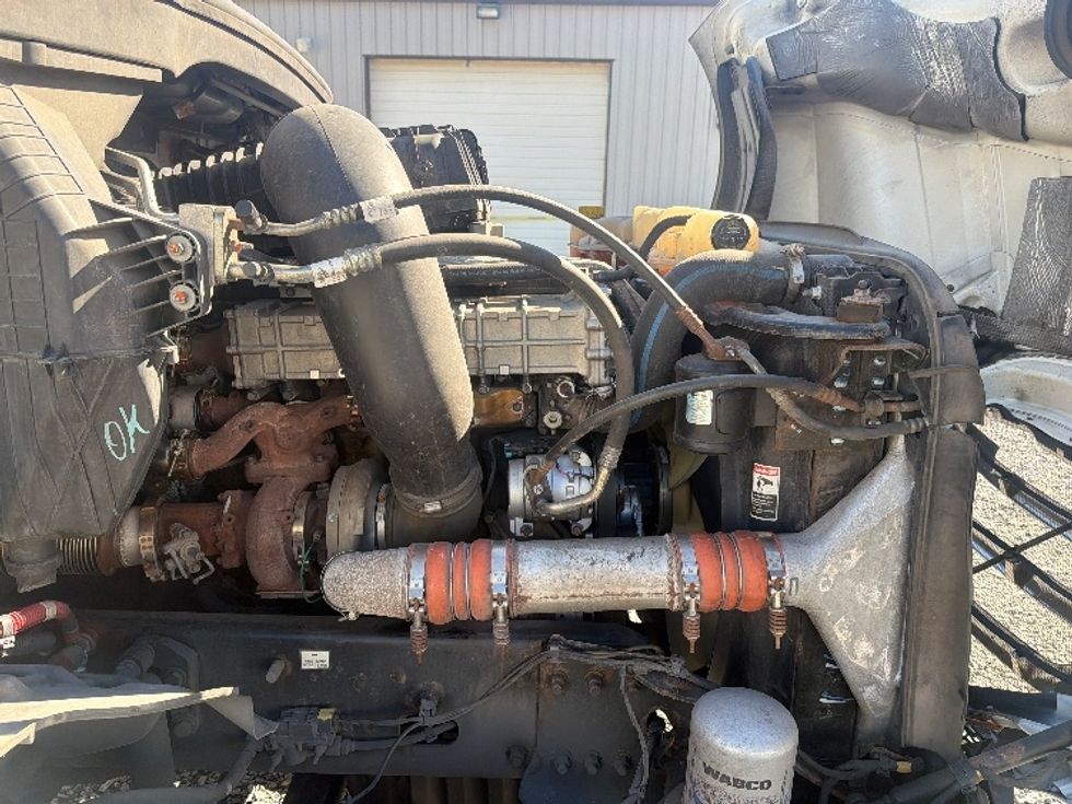 Day Cab Tractor-Heavy Duty Tractors-Freightliner-2019-T12664ST-Akron-OH-461,329\n\t\tmiles-$ 40,500 - Image 14