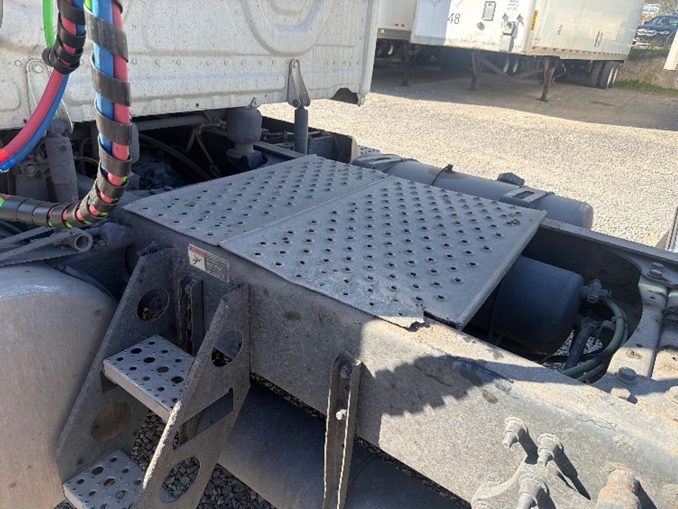 Day Cab Tractor-Heavy Duty Tractors-Freightliner-2019-T12664ST-Akron-OH-461,329\n\t\tmiles-$ 40,500 - Image 16