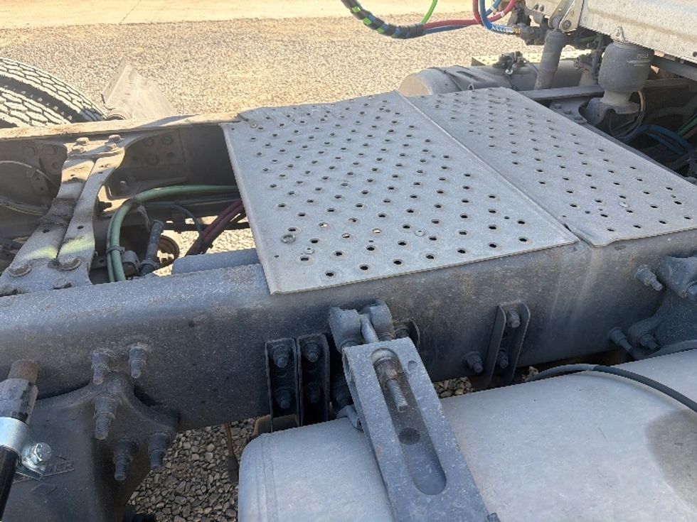 Day Cab Tractor-Heavy Duty Tractors-Freightliner-2019-T12664ST-Akron-OH-461,329\n\t\tmiles-$ 40,500 - Image 17