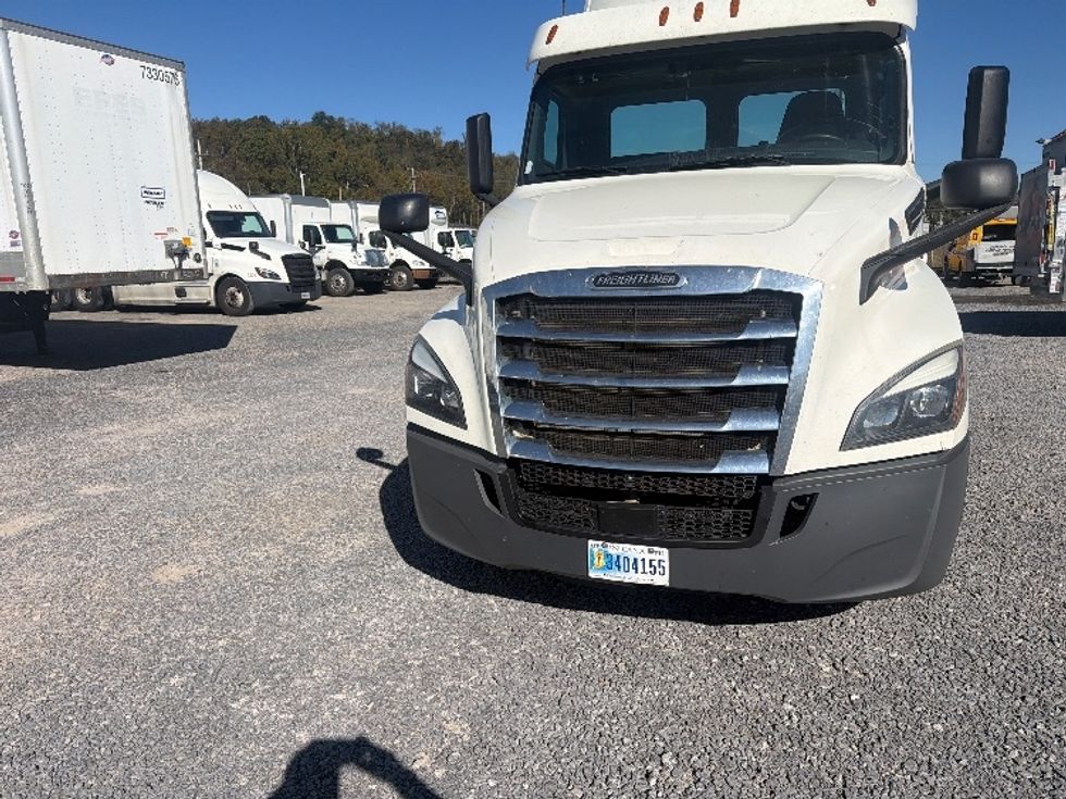 Day Cab Tractor-Heavy Duty Tractors-Freightliner-2019-T12664ST-Akron-OH-461,329\n\t\tmiles-$ 40,500 - Image 2