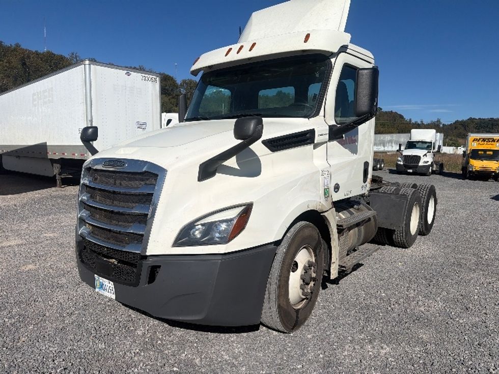 Day Cab Tractor-Heavy Duty Tractors-Freightliner-2019-T12664ST-Akron-OH-461,329\n\t\tmiles-$ 40,500 - Image 3