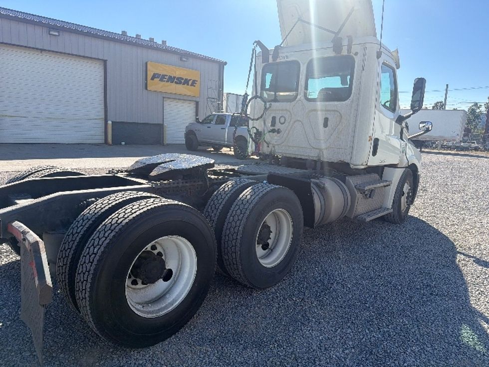 Day Cab Tractor-Heavy Duty Tractors-Freightliner-2019-T12664ST-Akron-OH-461,329\n\t\tmiles-$ 40,500 - Image 7