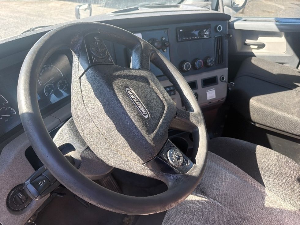Day Cab Tractor-Heavy Duty Tractors-Freightliner-2019-T12664ST-Akron-OH-461,329\n\t\tmiles-$ 40,500 - Image 9