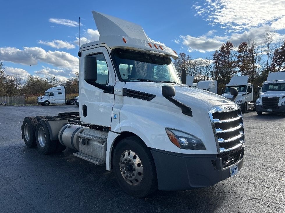 Day Cab Tractor-Heavy Duty Tractors-Freightliner-2019-T12664ST-Akron-OH-494,055\n\t\tmiles-$ 37,750 - Image 1