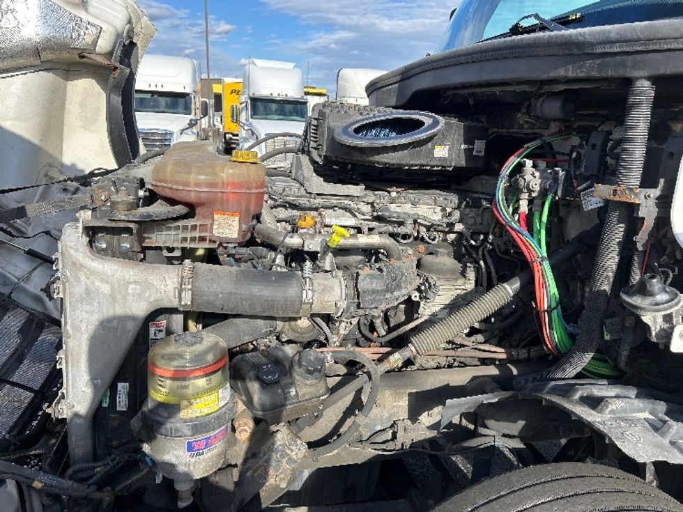 Day Cab Tractor-Heavy Duty Tractors-Freightliner-2019-T12664ST-Akron-OH-494,055\n\t\tmiles-$ 37,750 - Image 15