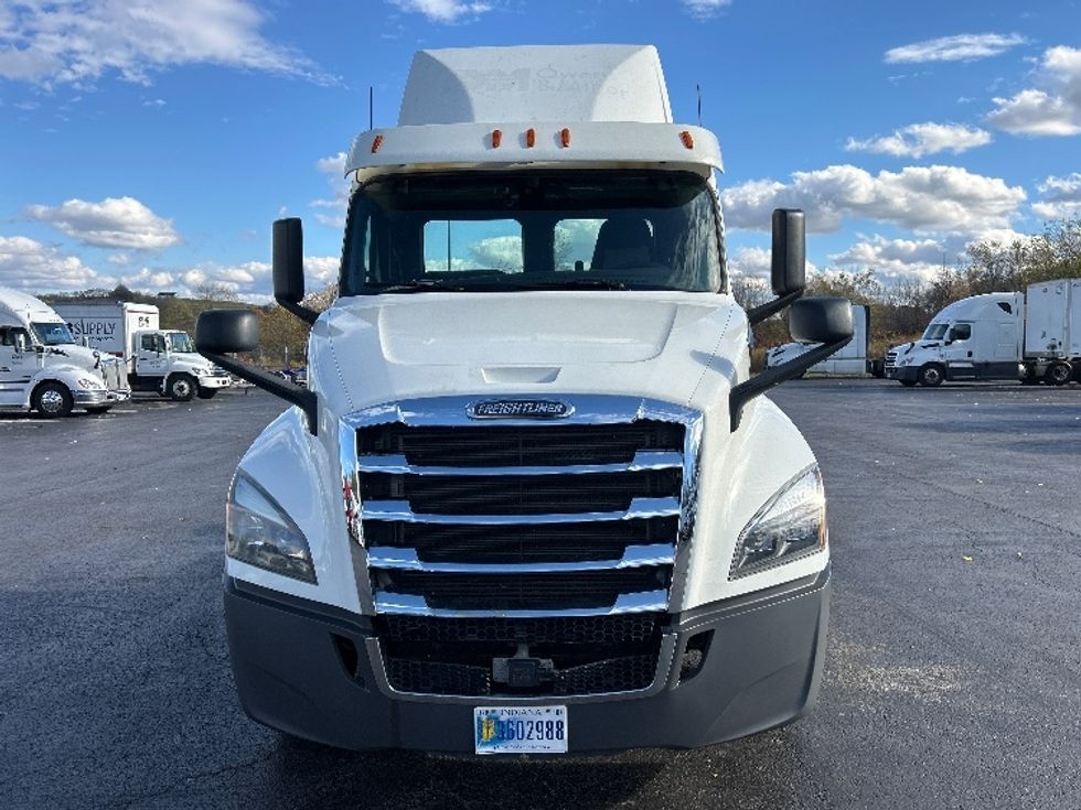 Day Cab Tractor-Heavy Duty Tractors-Freightliner-2019-T12664ST-Akron-OH-494,055\n\t\tmiles-$ 37,750 - Image 2