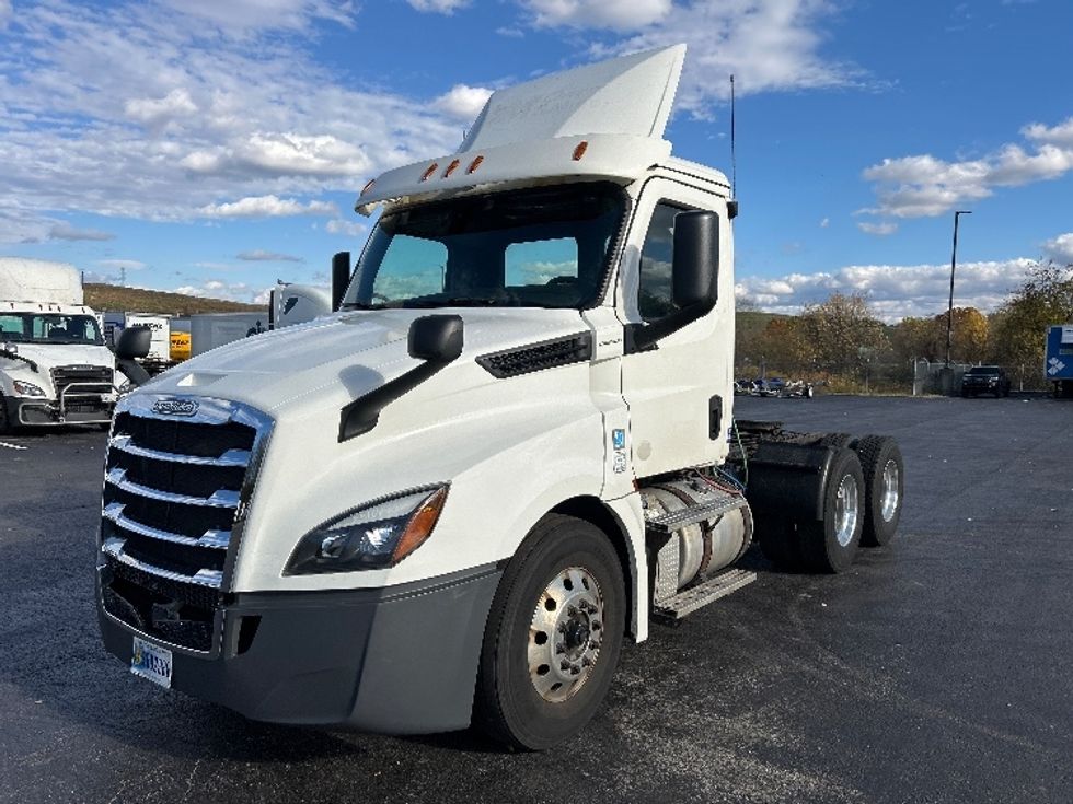 Day Cab Tractor-Heavy Duty Tractors-Freightliner-2019-T12664ST-Akron-OH-494,055\n\t\tmiles-$ 37,750 - Image 3