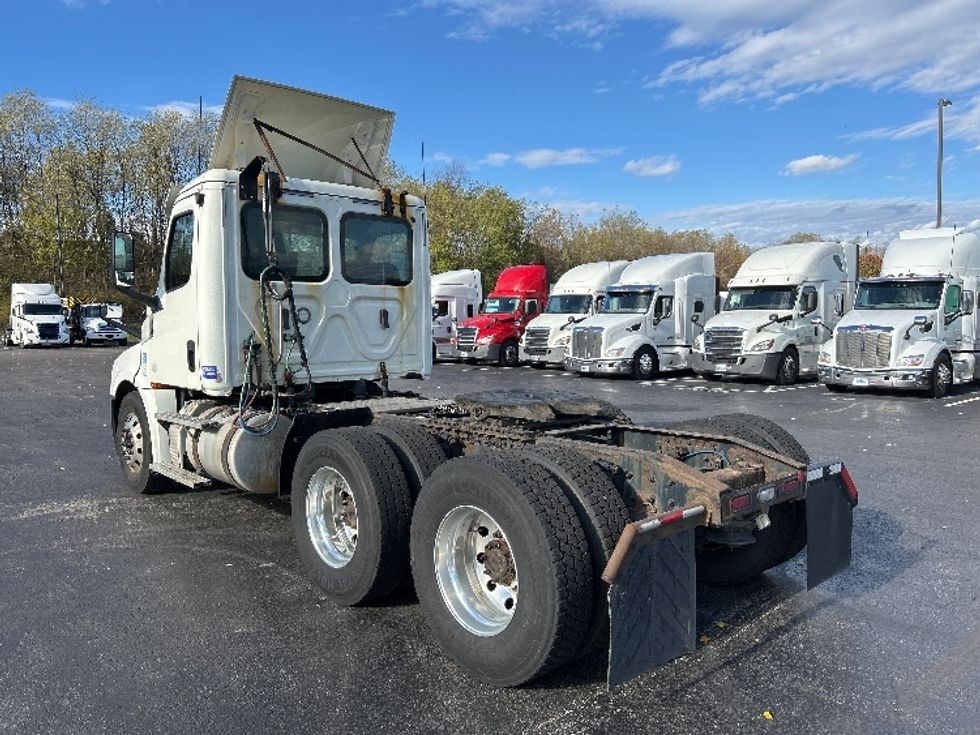 Day Cab Tractor-Heavy Duty Tractors-Freightliner-2019-T12664ST-Akron-OH-494,055\n\t\tmiles-$ 37,750 - Image 5