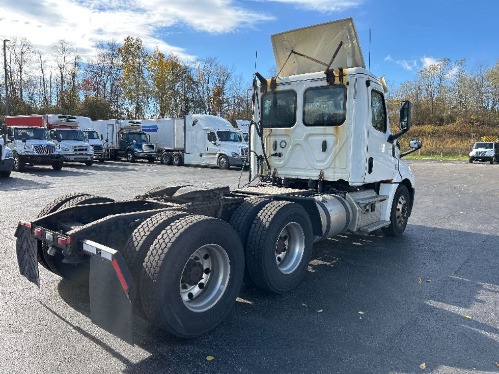 Day Cab Tractor-Heavy Duty Tractors-Freightliner-2019-T12664ST-Akron-OH-494,055\n\t\tmiles-$ 37,750 - Image 6
