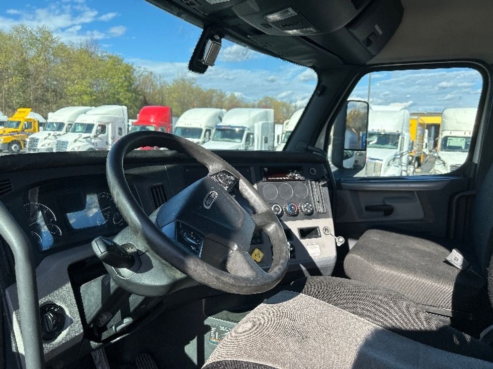 Day Cab Tractor-Heavy Duty Tractors-Freightliner-2019-T12664ST-Akron-OH-511,456\n\t\tmiles-$ 35,000 - Image 10