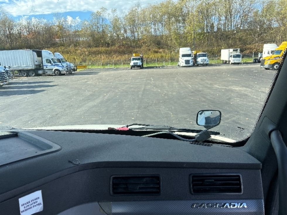 Day Cab Tractor-Heavy Duty Tractors-Freightliner-2019-T12664ST-Akron-OH-511,456\n\t\tmiles-$ 35,000 - Image 13