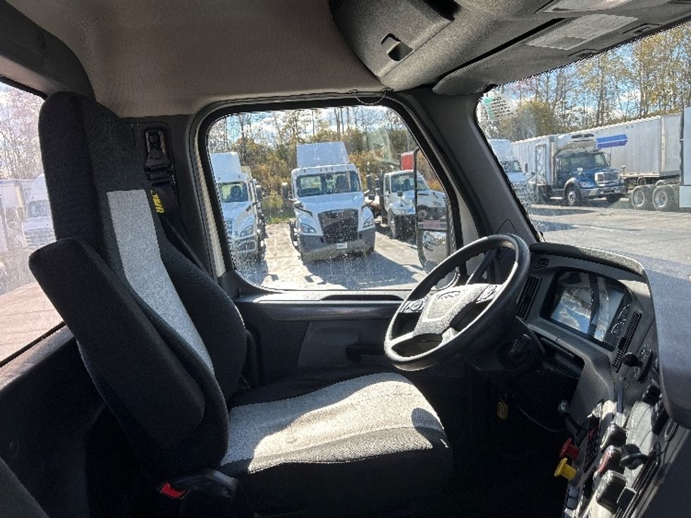 Day Cab Tractor-Heavy Duty Tractors-Freightliner-2019-T12664ST-Akron-OH-511,456\n\t\tmiles-$ 35,000 - Image 14