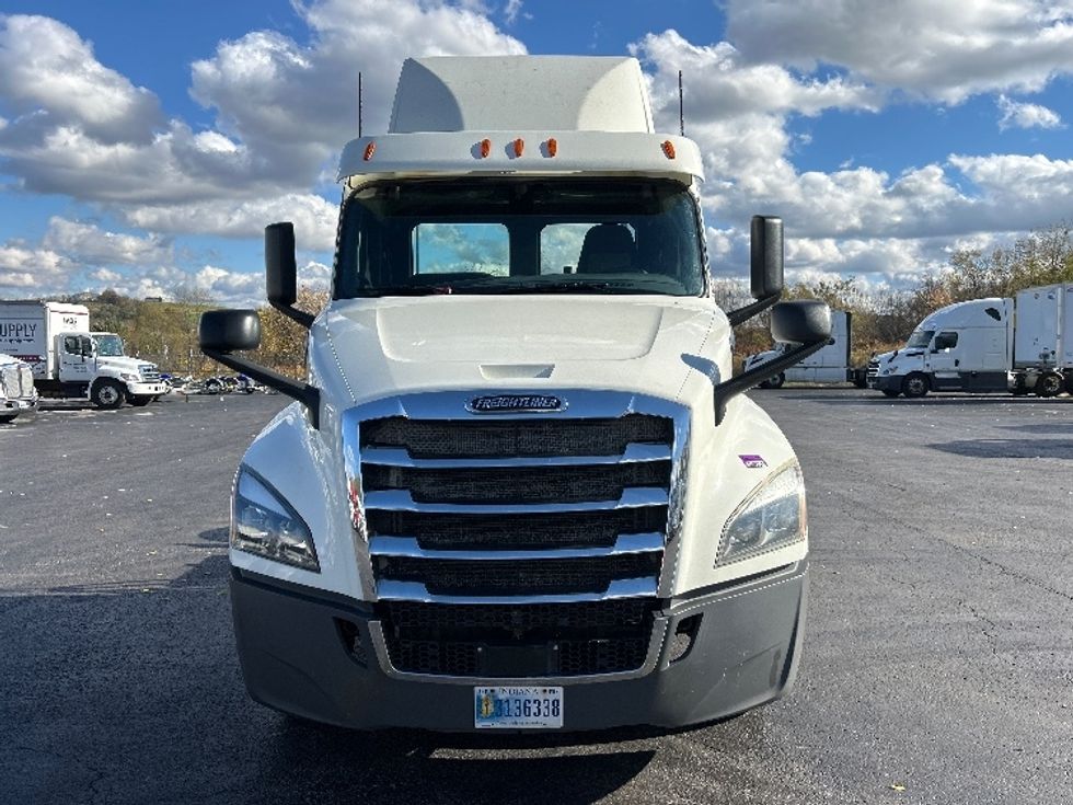 Day Cab Tractor-Heavy Duty Tractors-Freightliner-2019-T12664ST-Akron-OH-511,456\n\t\tmiles-$ 35,000 - Image 2