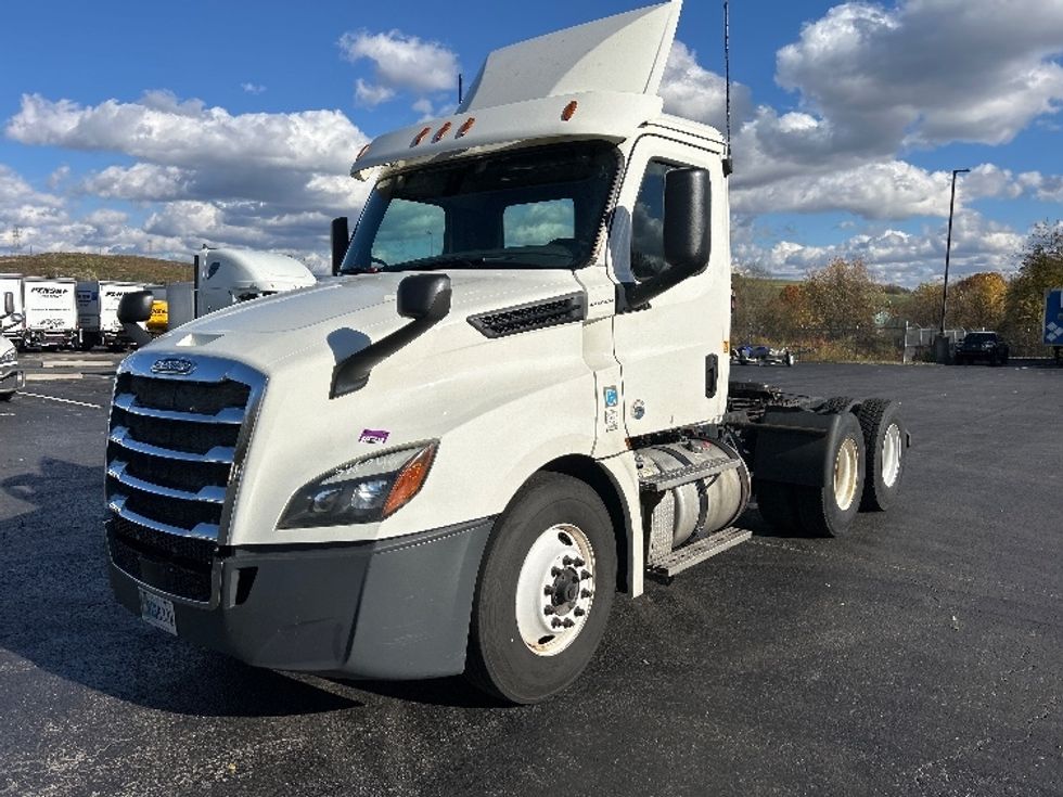 Day Cab Tractor-Heavy Duty Tractors-Freightliner-2019-T12664ST-Akron-OH-511,456\n\t\tmiles-$ 35,000 - Image 3