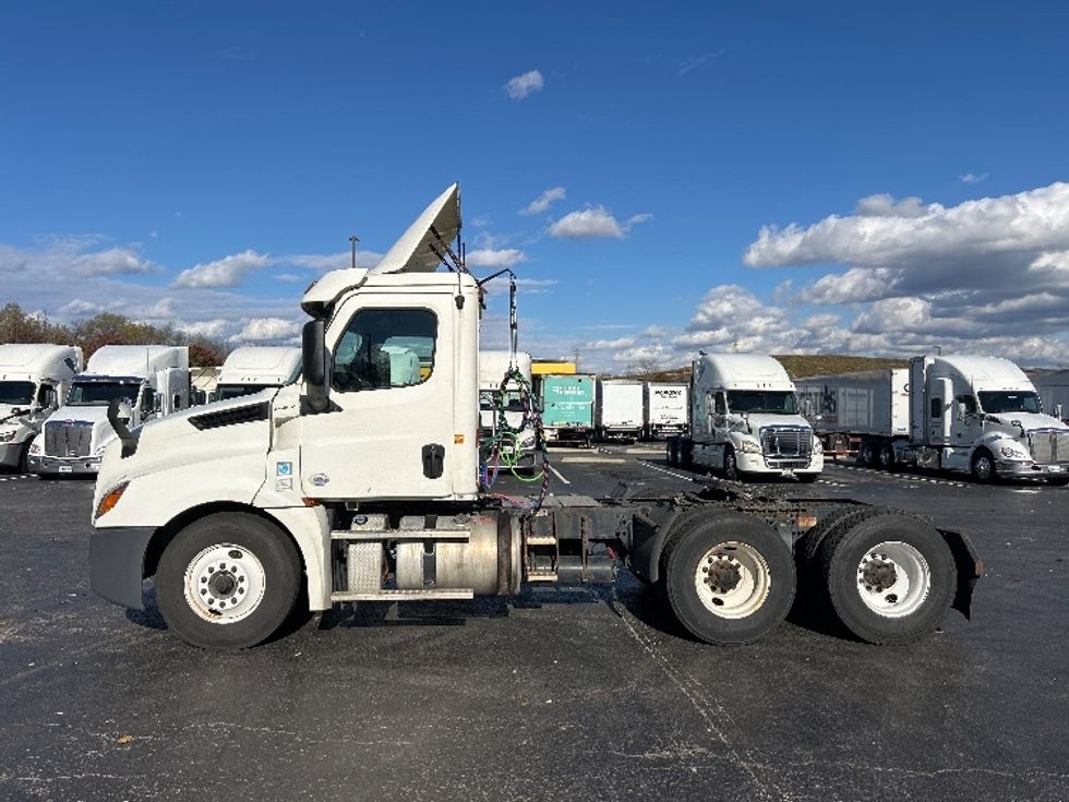Day Cab Tractor-Heavy Duty Tractors-Freightliner-2019-T12664ST-Akron-OH-511,456\n\t\tmiles-$ 35,000 - Image 4