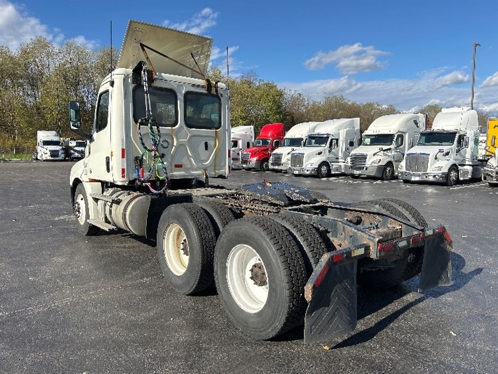 Day Cab Tractor-Heavy Duty Tractors-Freightliner-2019-T12664ST-Akron-OH-511,456\n\t\tmiles-$ 35,000 - Image 5