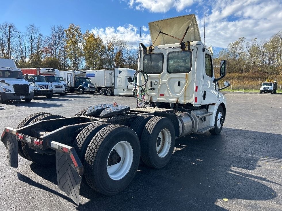 Day Cab Tractor-Heavy Duty Tractors-Freightliner-2019-T12664ST-Akron-OH-511,456\n\t\tmiles-$ 35,000 - Image 7
