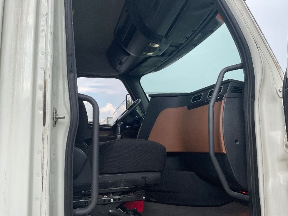 Day Cab Tractor-Heavy Duty Tractors-Freightliner-2019-T12664ST-Akron-OH-528,014\n\t\tmiles-$ 31,000 - Image 12