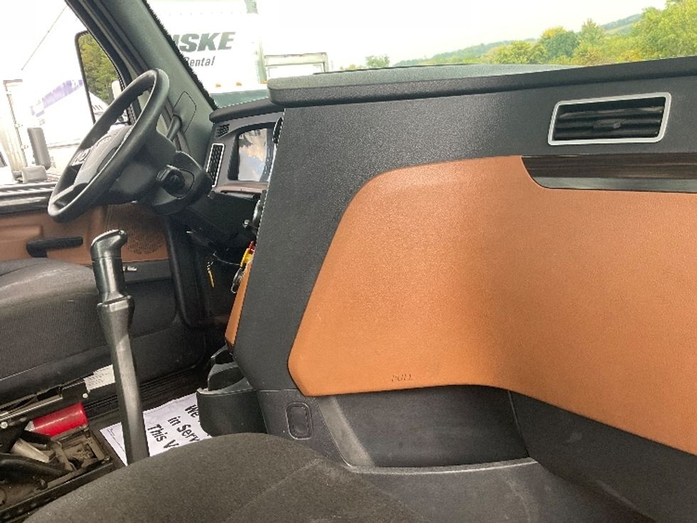 Day Cab Tractor-Heavy Duty Tractors-Freightliner-2019-T12664ST-Akron-OH-528,014\n\t\tmiles-$ 31,000 - Image 13