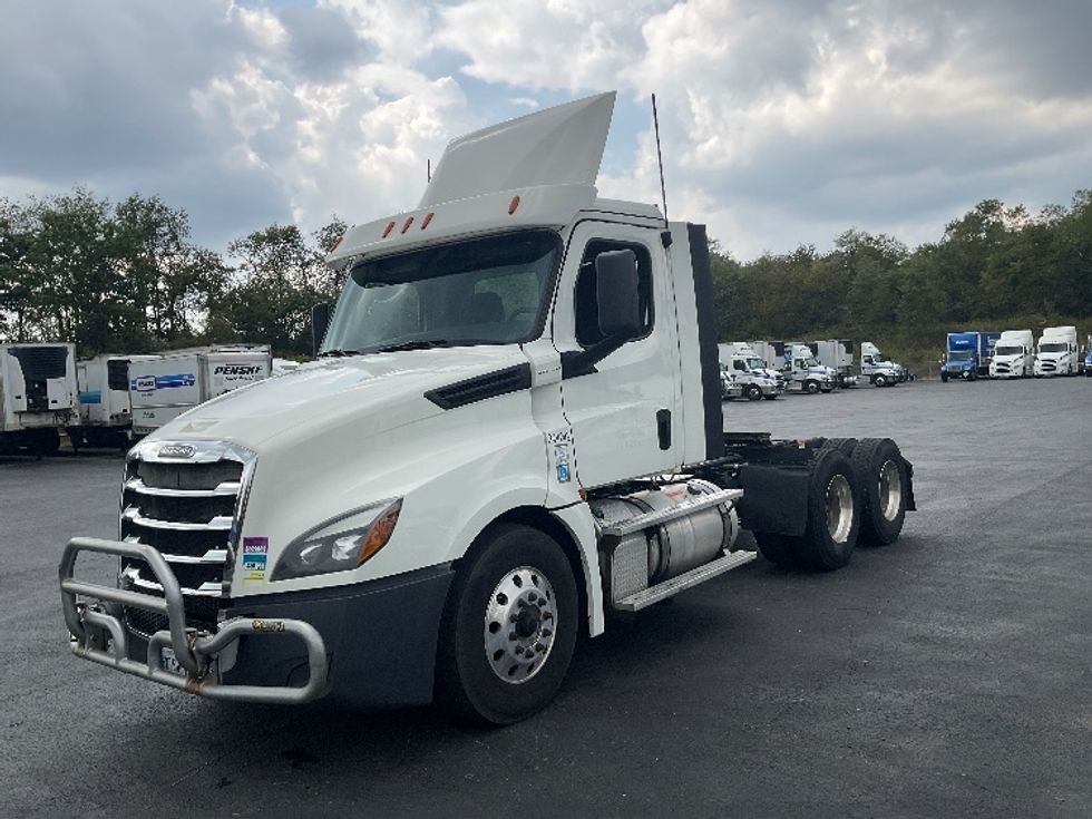 Day Cab Tractor-Heavy Duty Tractors-Freightliner-2019-T12664ST-Akron-OH-528,014\n\t\tmiles-$ 31,000 - Image 3