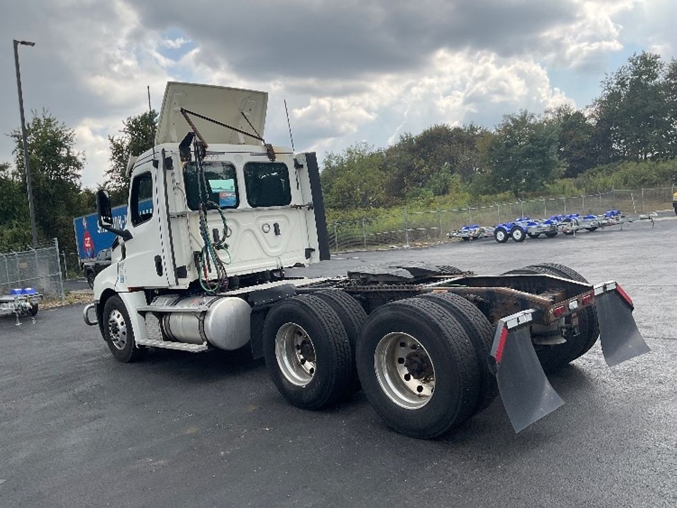Day Cab Tractor-Heavy Duty Tractors-Freightliner-2019-T12664ST-Akron-OH-528,014\n\t\tmiles-$ 31,000 - Image 5