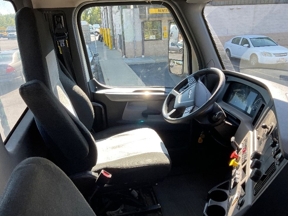 Day Cab Tractor-Heavy Duty Tractors-Freightliner-2019-T12664ST-Akron-OH-579,144\n\t\tmiles-$ 32,000 - Image 14