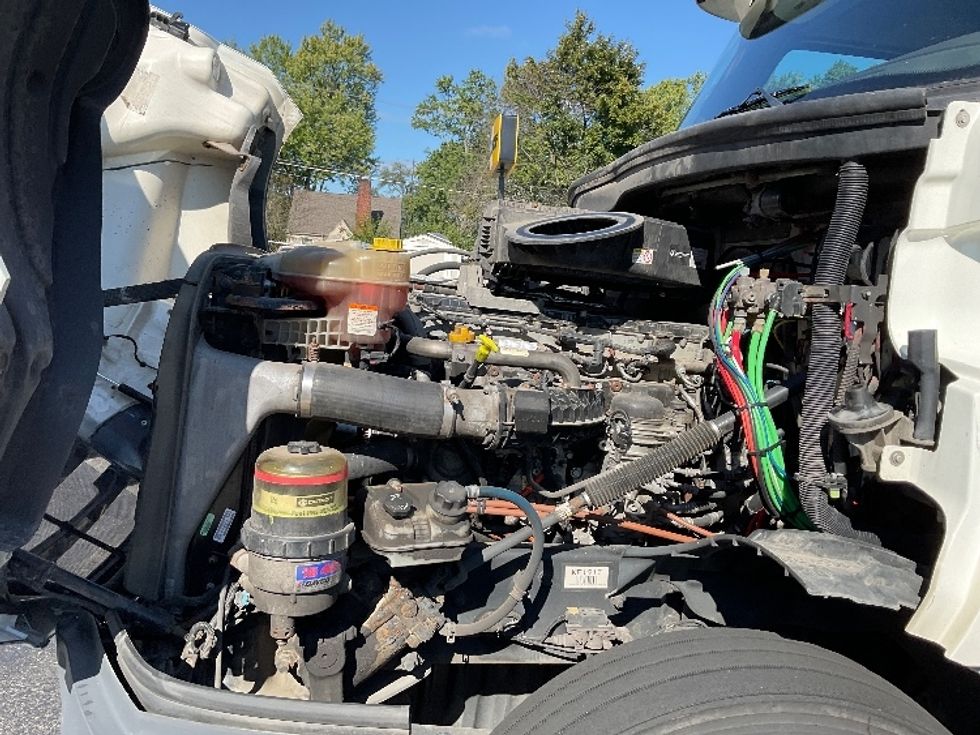 Day Cab Tractor-Heavy Duty Tractors-Freightliner-2019-T12664ST-Akron-OH-579,144\n\t\tmiles-$ 32,000 - Image 16