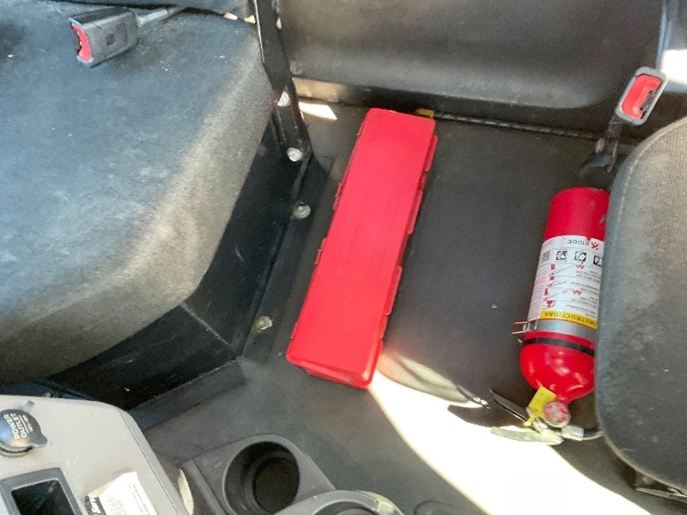 Day Cab Tractor-Heavy Duty Tractors-Freightliner-2019-T12664ST-Akron-OH-579,144\n\t\tmiles-$ 32,000 - Image 17