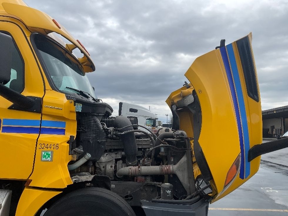 Day Cab Tractor-Heavy Duty Tractors-Freightliner-2019-T12664ST-Akron-OH-600,661\n\t\tmiles-$ 23,500 - Image 15