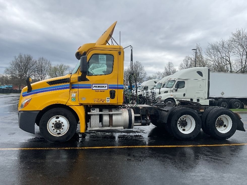 Day Cab Tractor-Heavy Duty Tractors-Freightliner-2019-T12664ST-Akron-OH-600,661\n\t\tmiles-$ 23,500 - Image 4