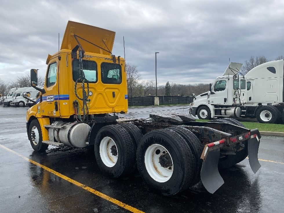 Day Cab Tractor-Heavy Duty Tractors-Freightliner-2019-T12664ST-Akron-OH-600,661\n\t\tmiles-$ 23,500 - Image 5