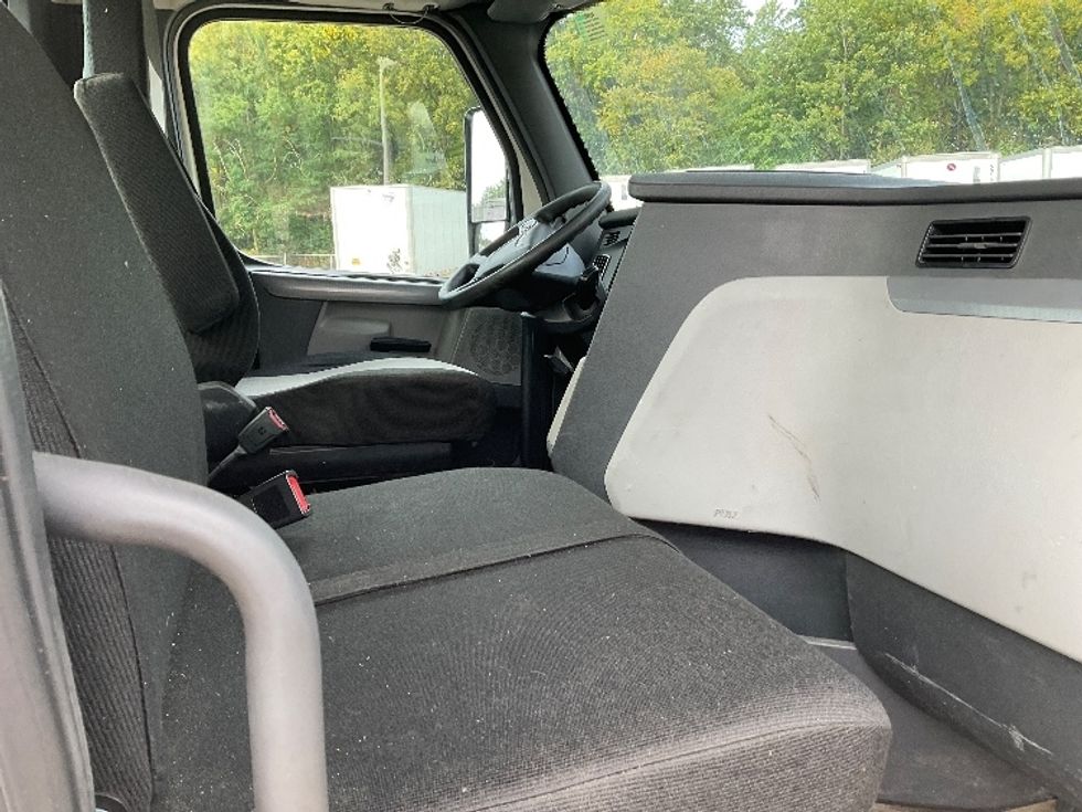 Day Cab Tractor-Heavy Duty Tractors-Freightliner-2019-T12664ST-Akron-OH-670,877\n\t\tmiles-$ 24,250 - Image 14