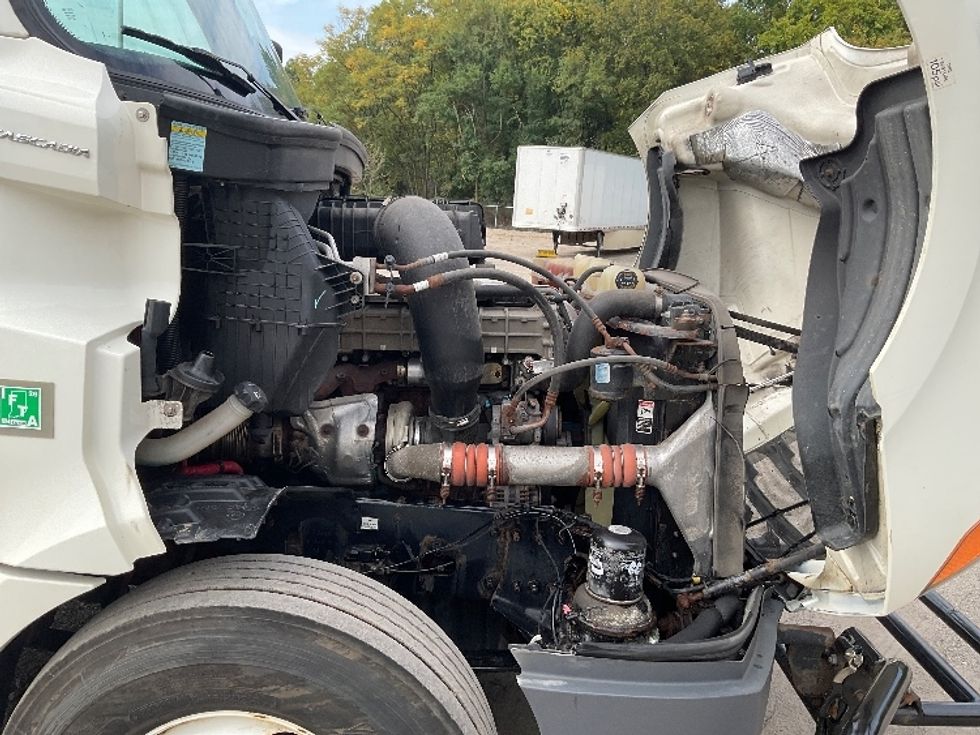 Day Cab Tractor-Heavy Duty Tractors-Freightliner-2019-T12664ST-Akron-OH-670,877\n\t\tmiles-$ 24,250 - Image 15