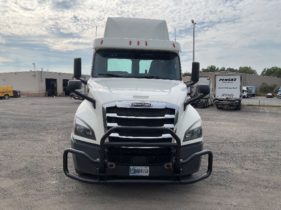 Day Cab Tractor-Heavy Duty Tractors-Freightliner-2019-T12664ST-Akron-OH-670,877\n\t\tmiles-$ 24,250 - Image 2