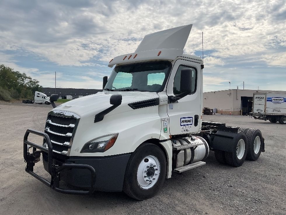 Day Cab Tractor-Heavy Duty Tractors-Freightliner-2019-T12664ST-Akron-OH-670,877\n\t\tmiles-$ 24,250 - Image 3