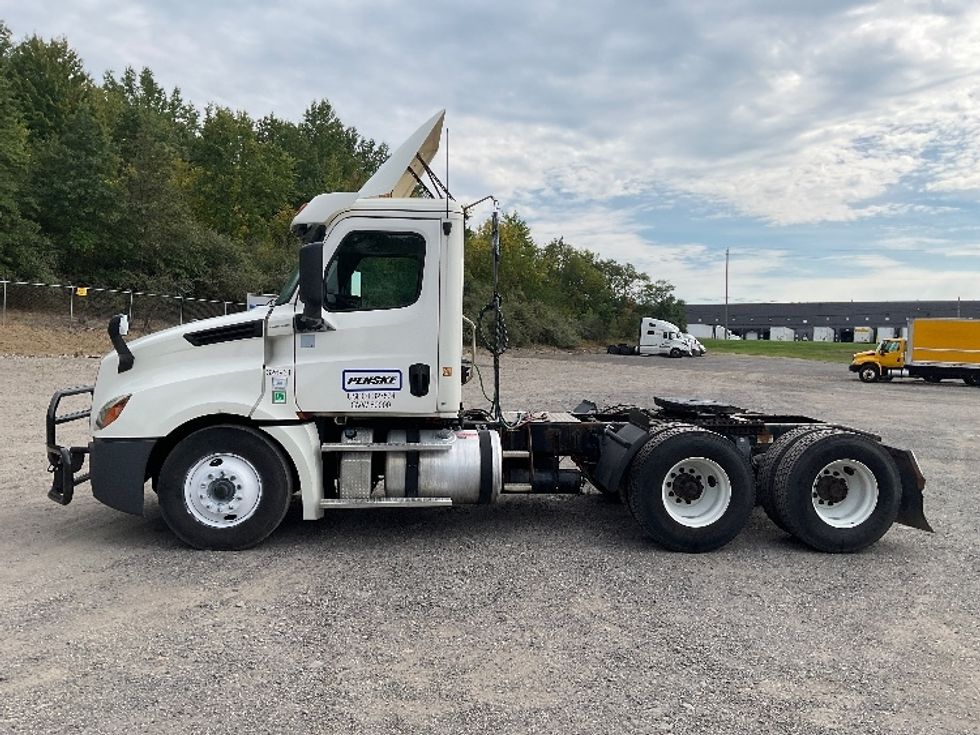 Day Cab Tractor-Heavy Duty Tractors-Freightliner-2019-T12664ST-Akron-OH-670,877\n\t\tmiles-$ 24,250 - Image 4