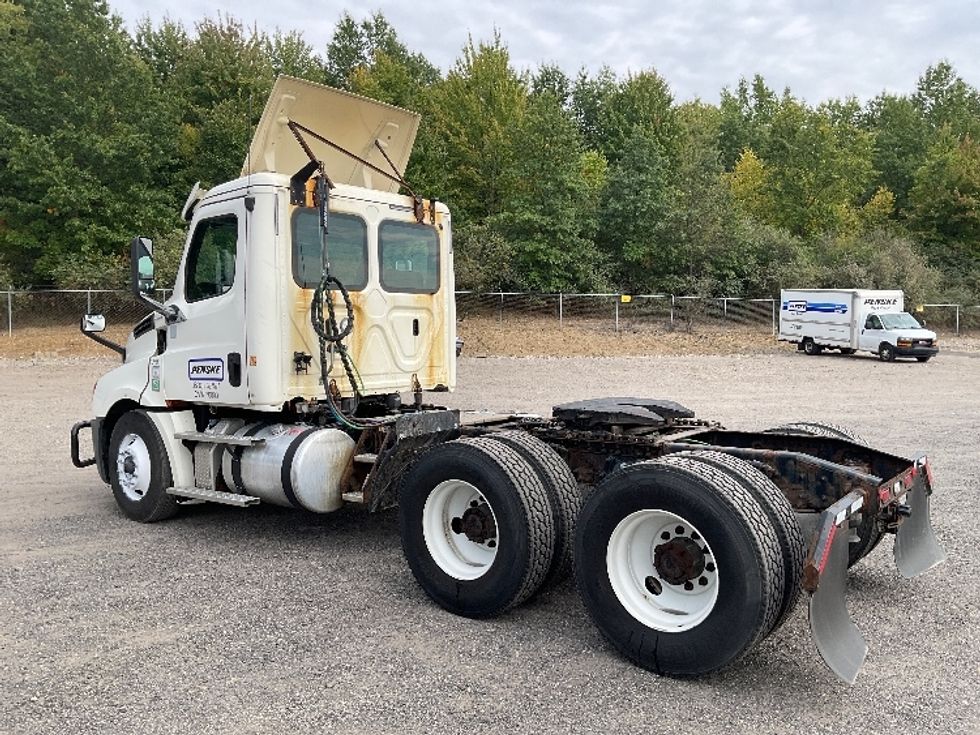 Day Cab Tractor-Heavy Duty Tractors-Freightliner-2019-T12664ST-Akron-OH-670,877\n\t\tmiles-$ 24,250 - Image 5