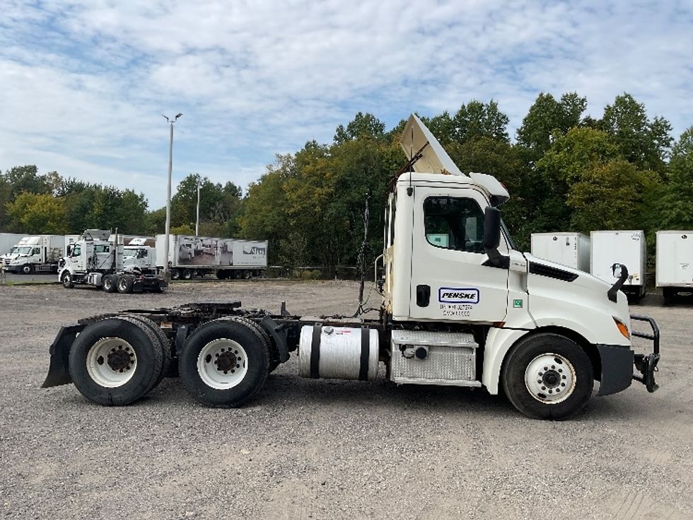 Day Cab Tractor-Heavy Duty Tractors-Freightliner-2019-T12664ST-Akron-OH-670,877\n\t\tmiles-$ 24,250 - Image 8