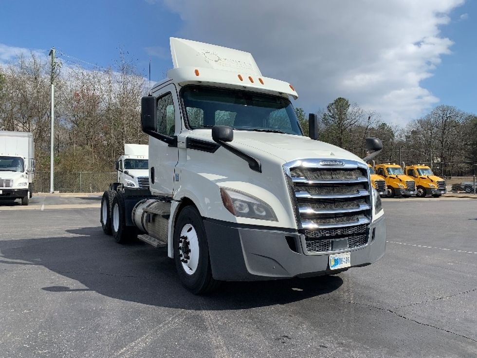Day Cab Tractor-Heavy Duty Tractors-Freightliner-2019-T12664ST-Alabaster-AL-503,145\n\t\tmiles-$ 38,250 - Image 1