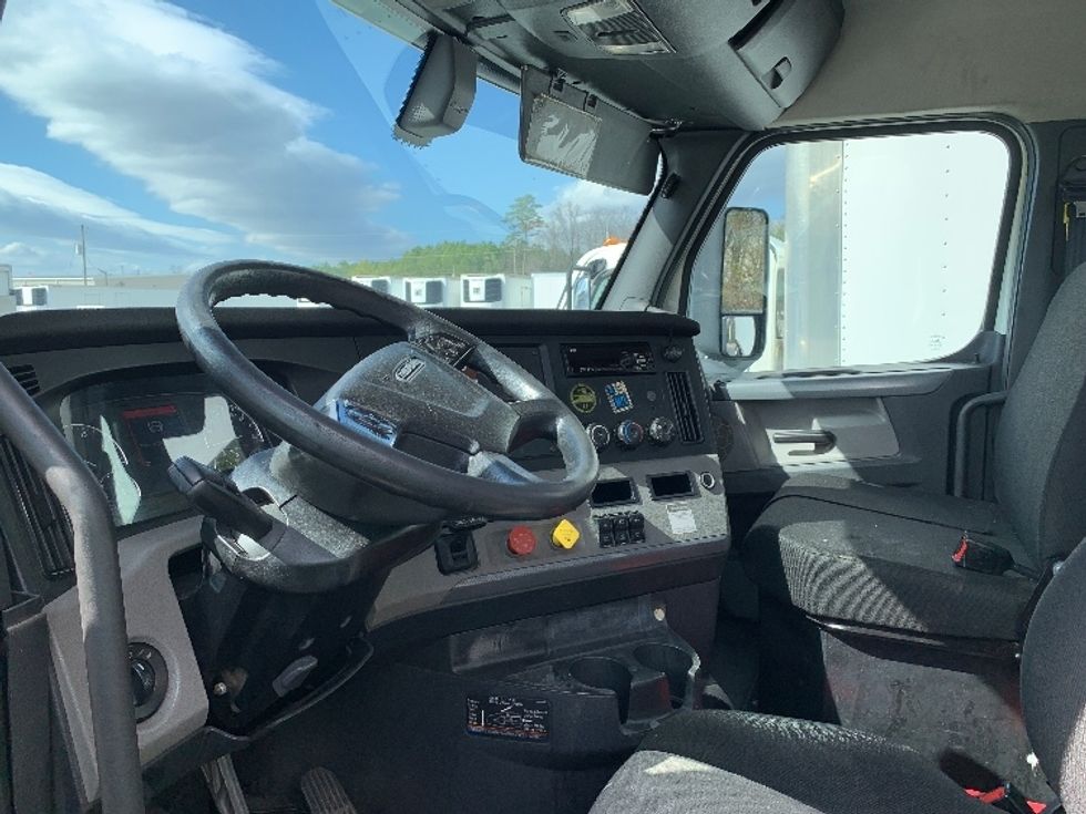 Day Cab Tractor-Heavy Duty Tractors-Freightliner-2019-T12664ST-Alabaster-AL-503,145\n\t\tmiles-$ 38,250 - Image 10