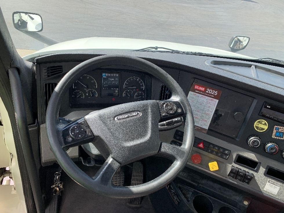 Day Cab Tractor-Heavy Duty Tractors-Freightliner-2019-T12664ST-Alabaster-AL-503,145\n\t\tmiles-$ 38,250 - Image 11