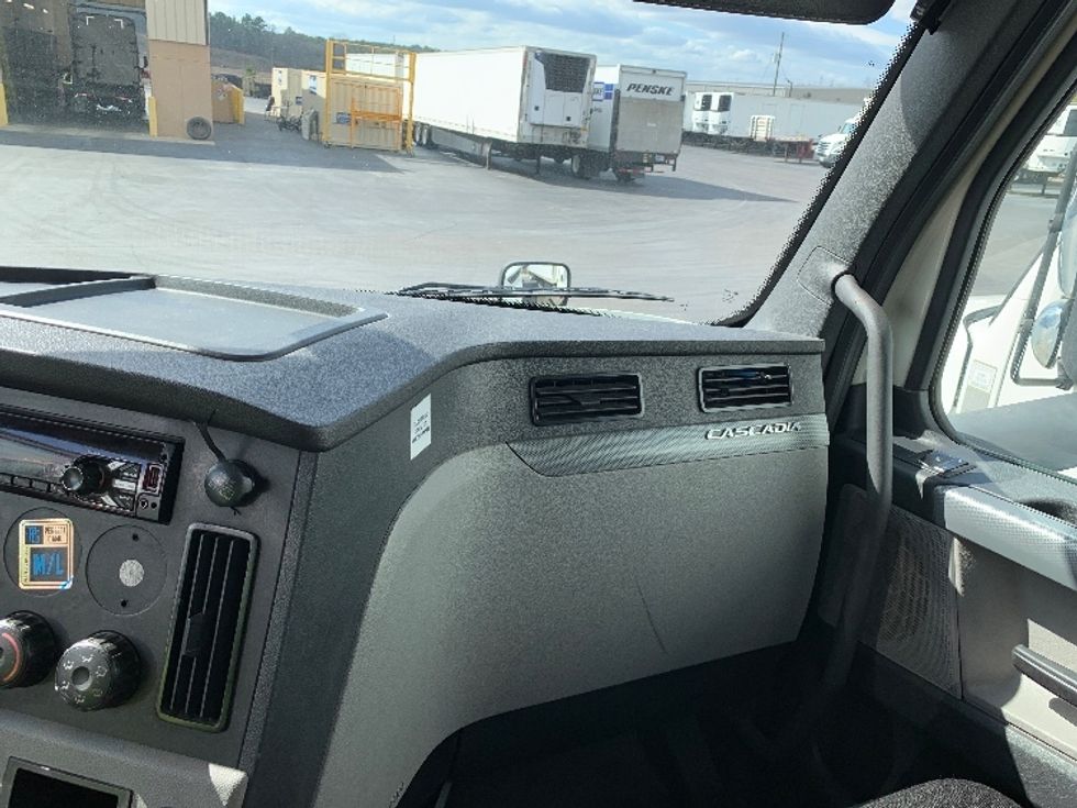 Day Cab Tractor-Heavy Duty Tractors-Freightliner-2019-T12664ST-Alabaster-AL-503,145\n\t\tmiles-$ 38,250 - Image 13