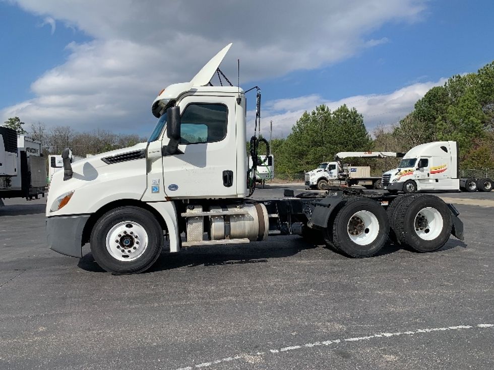 Day Cab Tractor-Heavy Duty Tractors-Freightliner-2019-T12664ST-Alabaster-AL-503,145\n\t\tmiles-$ 38,250 - Image 4
