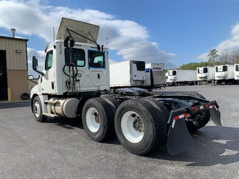 Day Cab Tractor-Heavy Duty Tractors-Freightliner-2019-T12664ST-Alabaster-AL-503,145\n\t\tmiles-$ 38,250 - Image 5