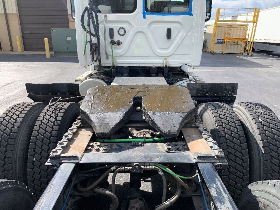 Day Cab Tractor-Heavy Duty Tractors-Freightliner-2019-T12664ST-Alabaster-AL-503,145\n\t\tmiles-$ 38,250 - Image 6