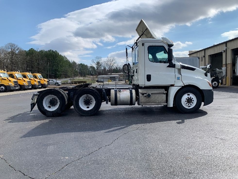 Day Cab Tractor-Heavy Duty Tractors-Freightliner-2019-T12664ST-Alabaster-AL-503,145\n\t\tmiles-$ 38,250 - Image 8