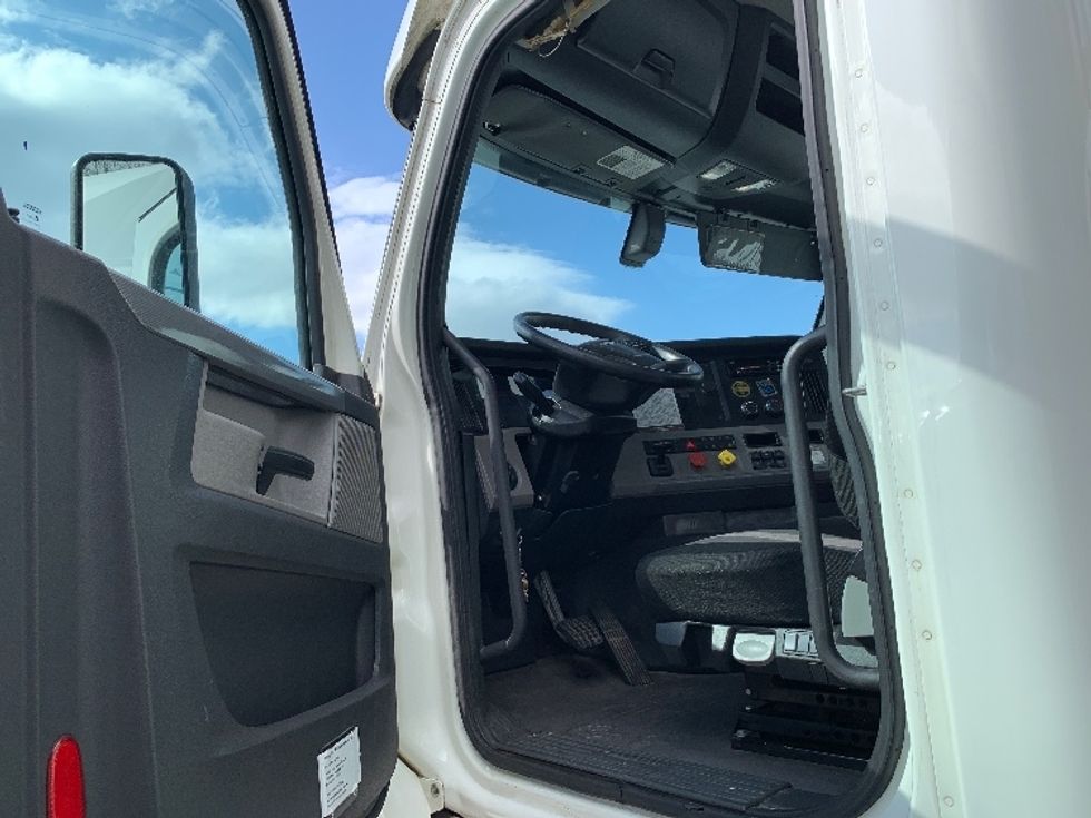 Day Cab Tractor-Heavy Duty Tractors-Freightliner-2019-T12664ST-Alabaster-AL-503,145\n\t\tmiles-$ 38,250 - Image 9