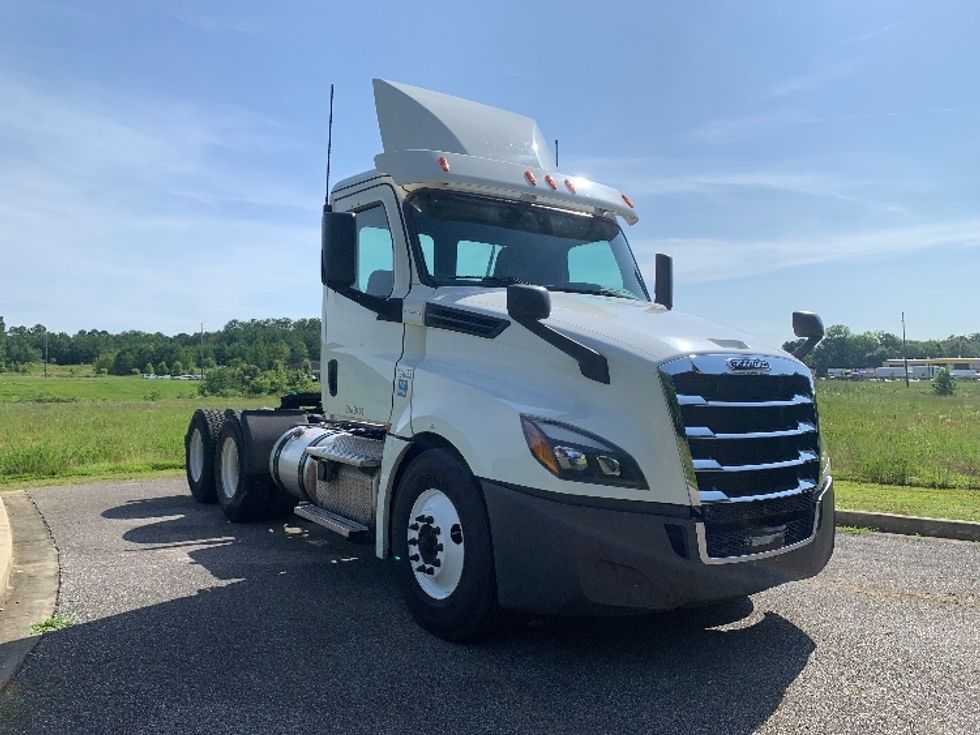 Day Cab Tractor-Heavy Duty Tractors-Freightliner-2019-T12664ST-Alabaster-AL-707,879\n\t\tmiles-$ 26,750 - Image 1
