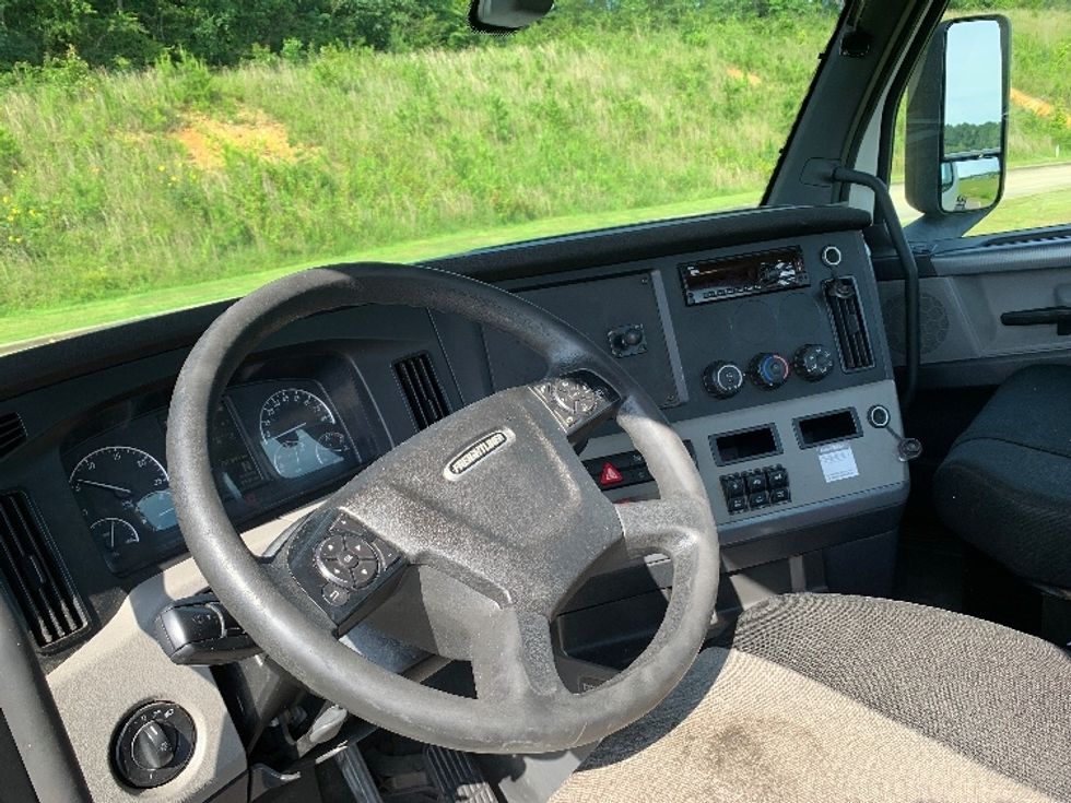 Day Cab Tractor-Heavy Duty Tractors-Freightliner-2019-T12664ST-Alabaster-AL-707,879\n\t\tmiles-$ 26,750 - Image 10
