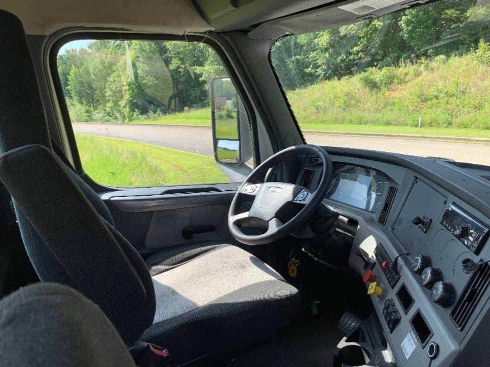 Day Cab Tractor-Heavy Duty Tractors-Freightliner-2019-T12664ST-Alabaster-AL-707,879\n\t\tmiles-$ 26,750 - Image 14